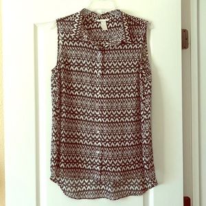 Patterned sleeveless button down shirt